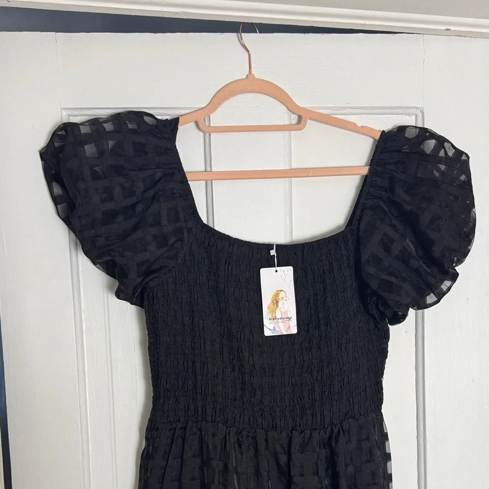 Chic Black Midi Dress with Puff Sleeves - Picture 2 of 6